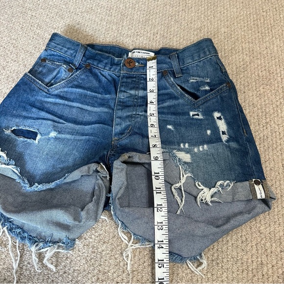 One by one teaspoon Hawks relaxed fit high rise twisted cuff hem size 28 shorts - Picture 4 of 7